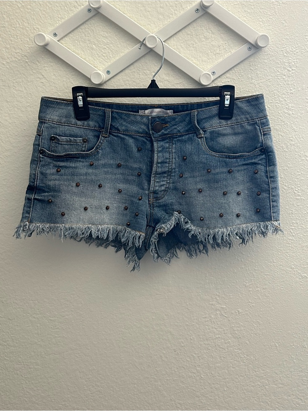 No Boundaries Studded Distressed Denim Shorts Size 11
